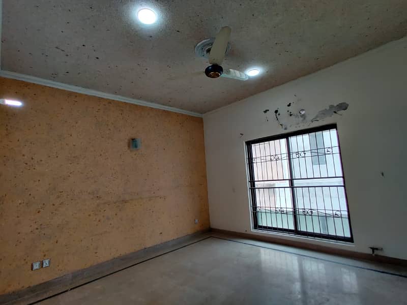 One Kanal Well Maintain House Available For Rent At DHA Phase 04 12