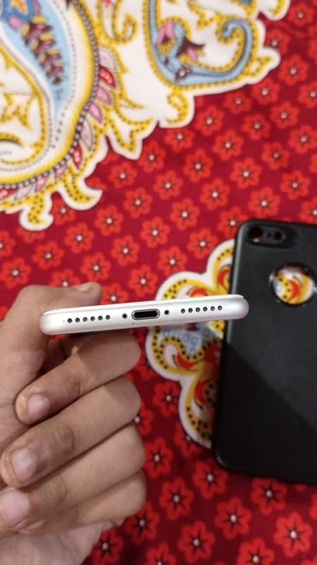 iPhone 8 factory unlocked non pta ( exchange possible ) 5