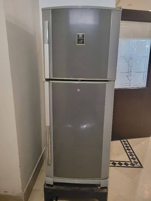 dawlence medium size fridge 0