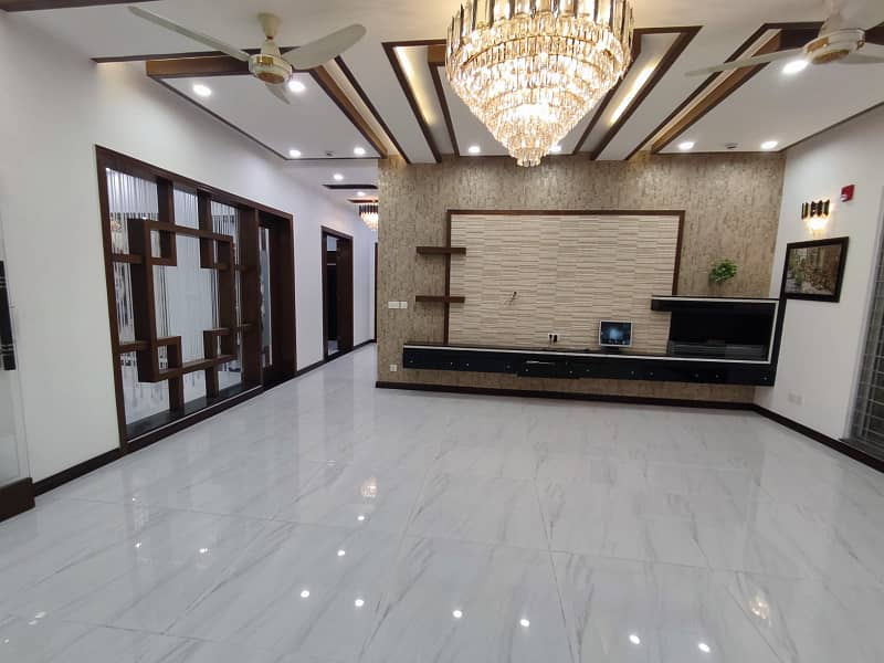 1 Kanal Bungalow Available For Rent In DHA Phase 6 With Super Hot Location. 14