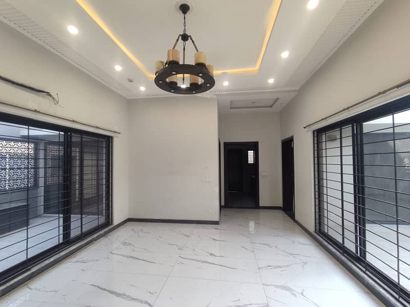 1 Kanal Bungalow Available For Rent In DHA Phase 5 With Super Hot Location 6