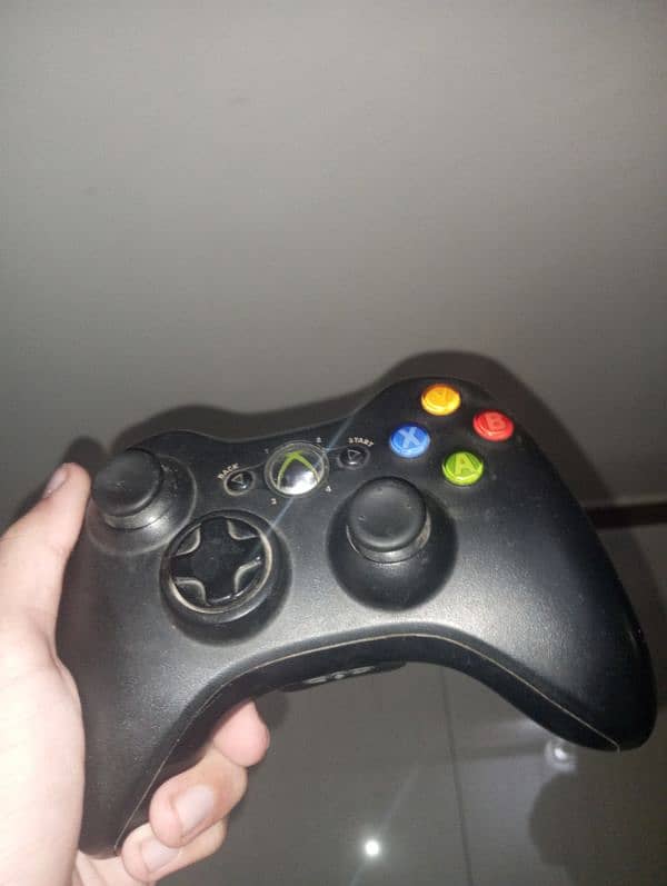 Xbox 360 e , 2 controllers ,not Jtag, negotiable 4