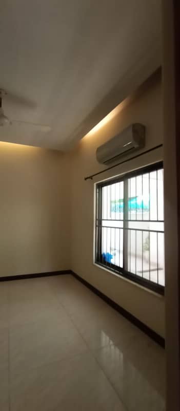 1 Kanal Beautiful Full House Available For Rent Prime Location At Cantt 8