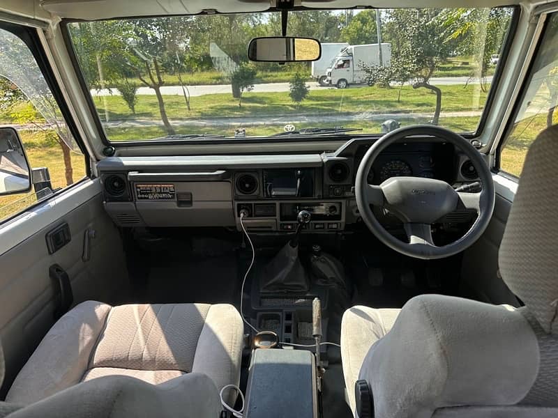 Toyota Land Cruiser 1988 5