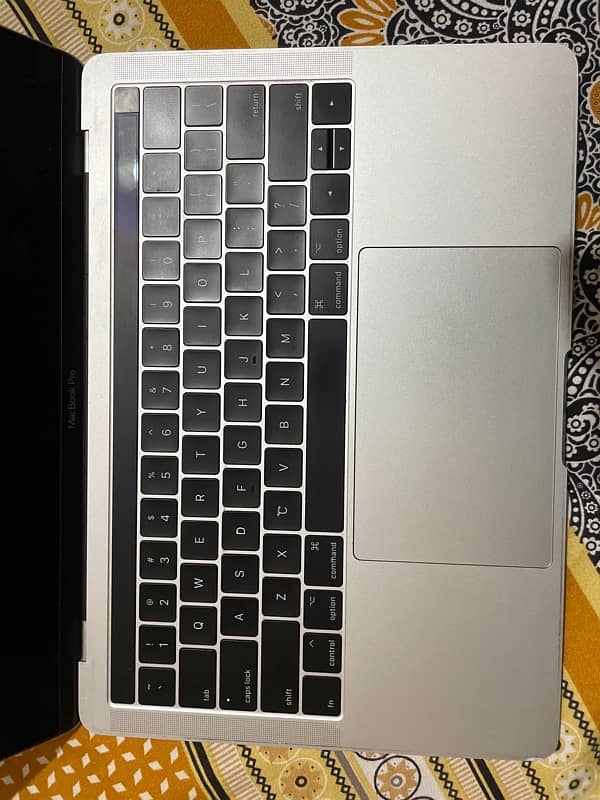 MacBook Pro 2017 with Touch Bar 3