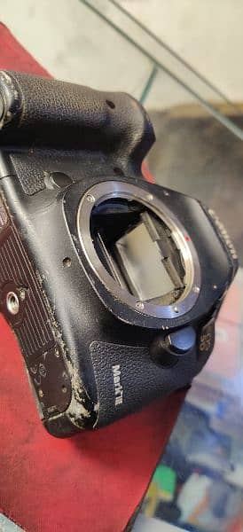 canon eos 5d mark iii. broken used by parts 6