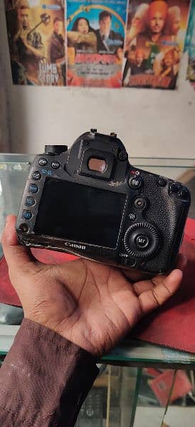 canon eos 5d mark iii. broken used by parts 7