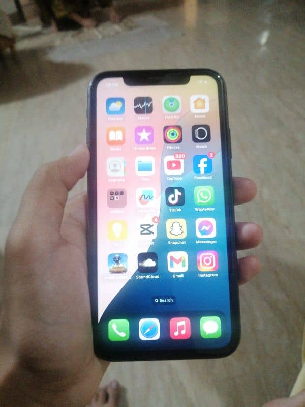 iPhone 11 64gb back crack sim time jv non pta 4