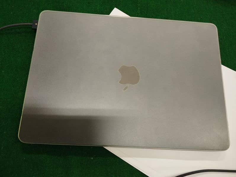 MacBook Air M3 Just box open 8 Cycle count Sep 2024 activated 1