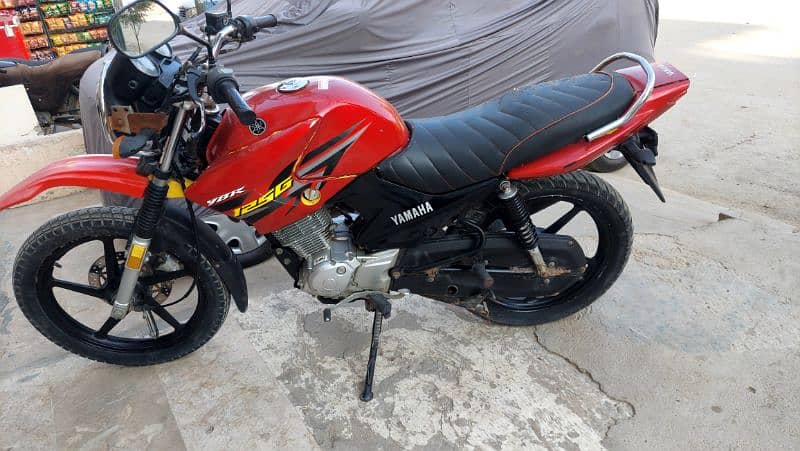 YBR125G 2019 MODEL RED COLOR - Filled petrol tank as a gift. 0