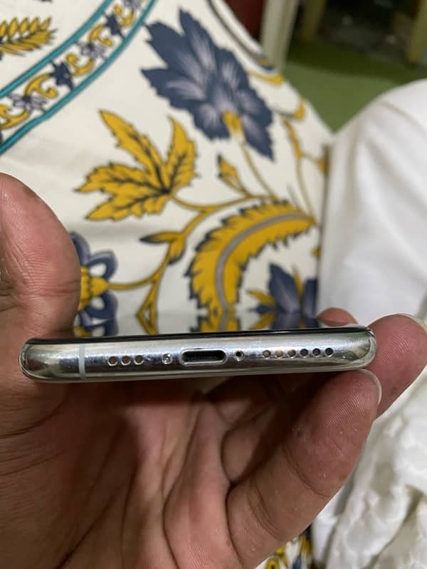 iPhone 11pro 11 ki price ma 2