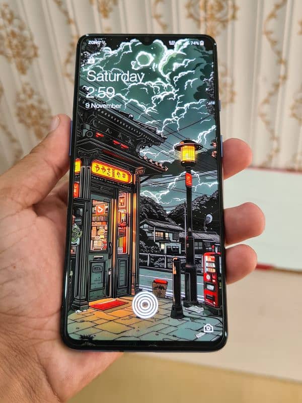 OnePlus 7t Jelly paper lga hai back py phone saaf hai 0