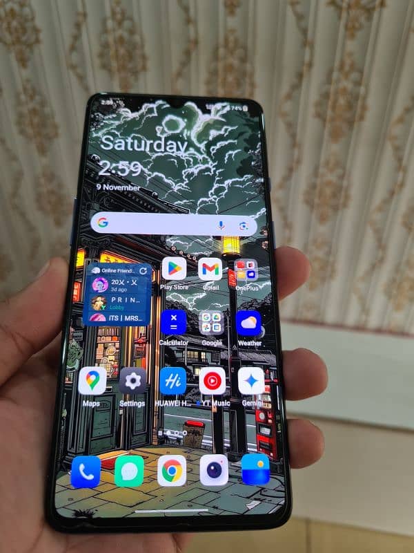 OnePlus 7t Jelly paper lga hai back py phone saaf hai 2