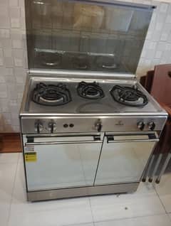 Cooking range with 3 Burners and gas oven