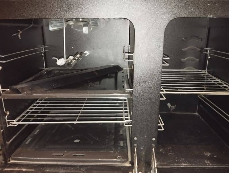 Cooking range with 3 Burners and gas oven 3