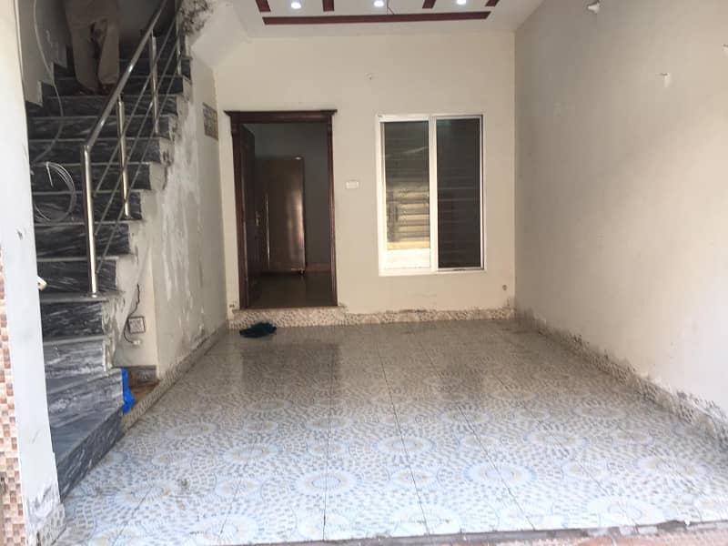 2.5 Marla Triple Story Full House For Rent Ali Park near (Allah Rakha Market) 4