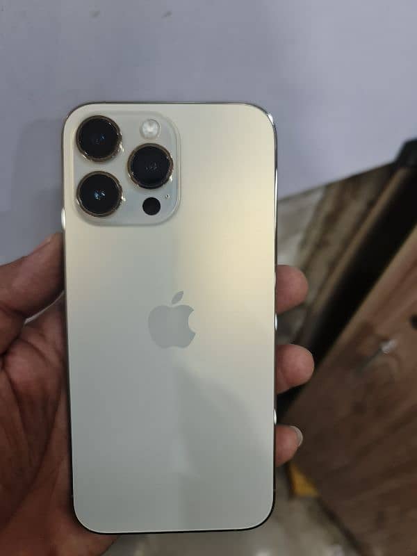 iphone 14promax 256gb non screen toti hai baqi sab ok no icloud 0