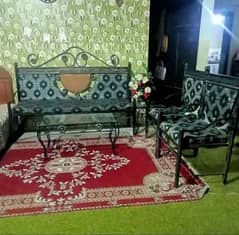 selling a sofa set