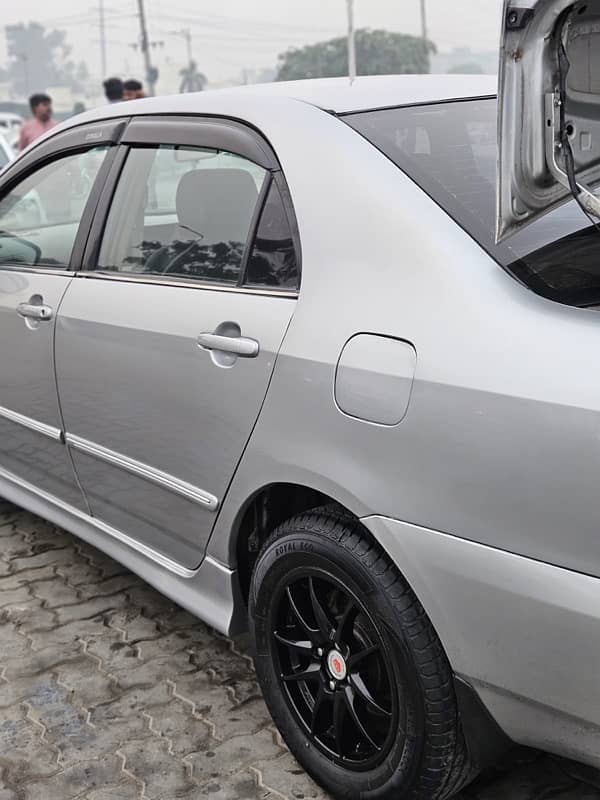 Toyota Corolla Altis 2005 5