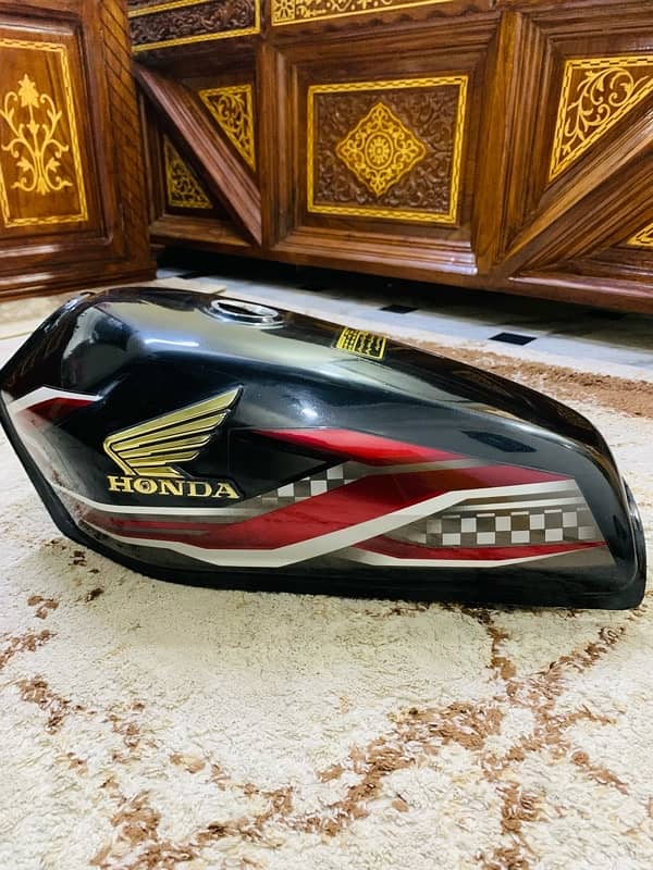 Honda 125 2024 model fuel tank with tapa 0/3/1/2/5/6/2/1/6/0/2 0