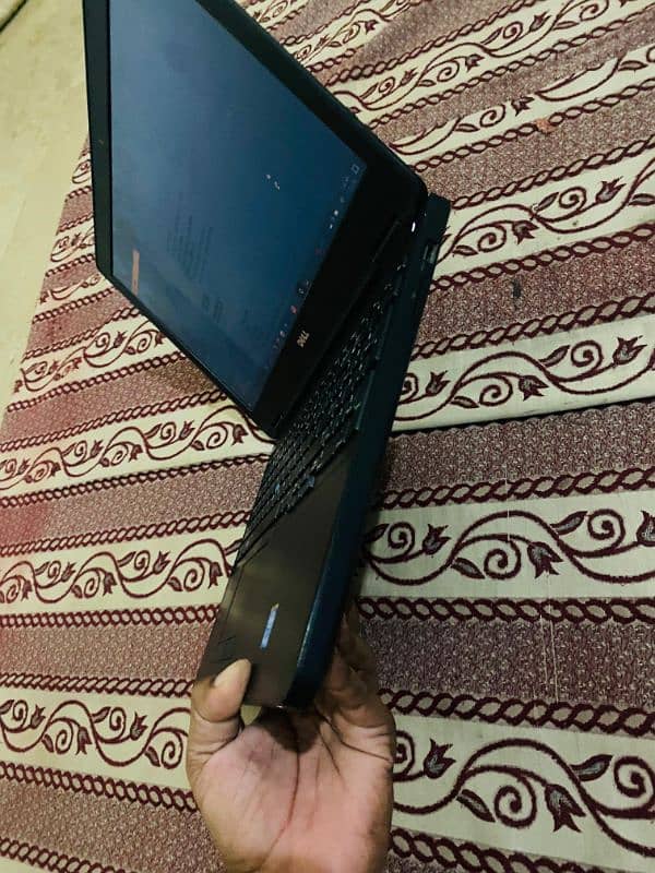 Dell Latitude E5550 0