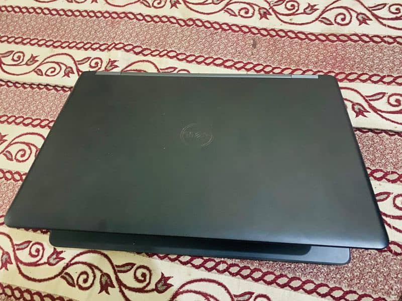 Dell Latitude E5550 4