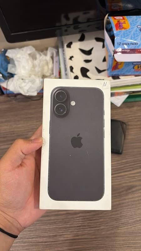 iPhone 16 black 128 1