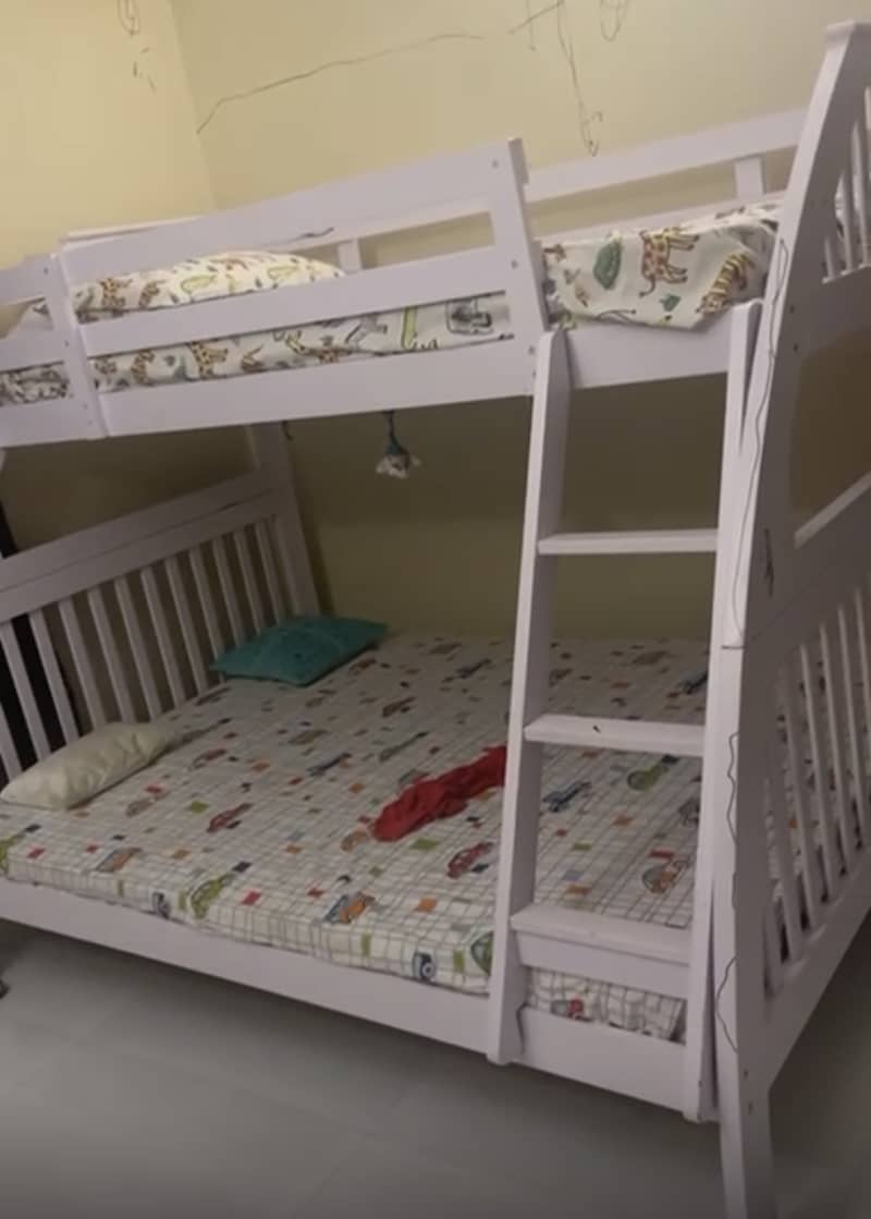 Bunk bed queen bed + single bed 0