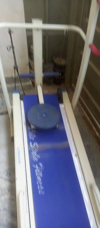 treadmill/ Running machine 0