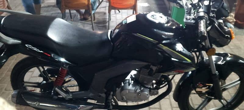 suzuki GSX 125 Black 12/2023 4