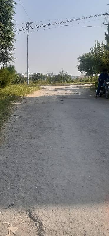 Mian road 30x60 plot in I-16/2 Investor price plot for sale 0