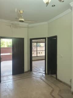 3 bedroom Apar portion for rent demand 85000 at Prime location