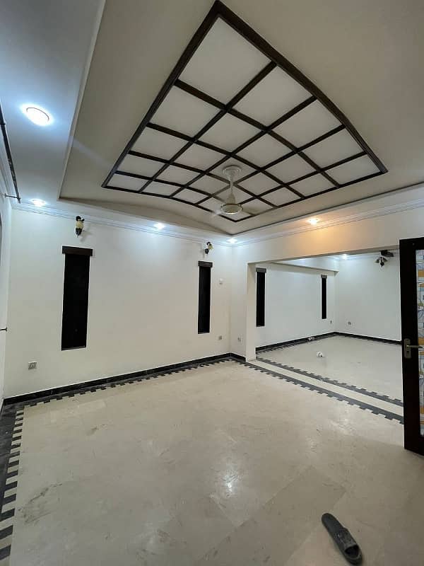 10 Marla House For Rent In Sector B Bahria Town Lahore 3