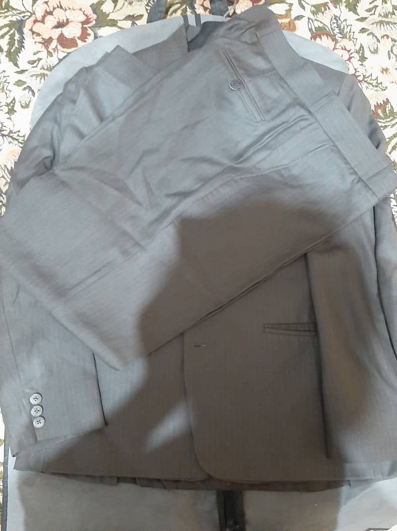 Urgent Sale Men Large Pent Coat for sale Color damage guaranteed 0