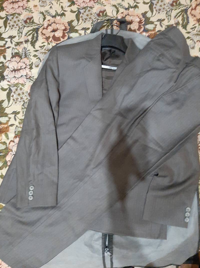 Urgent Sale Men Large Pent Coat for sale Color damage guaranteed 5