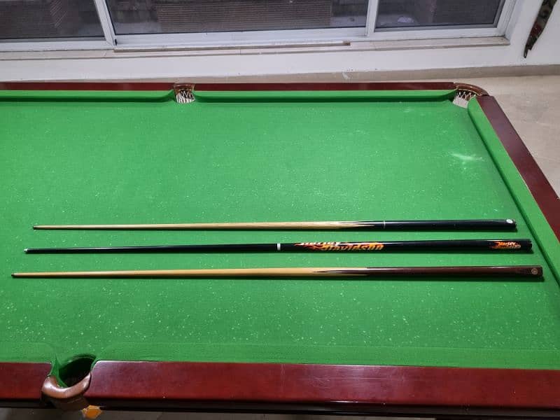 Billiards/Pool Table Set: Home-Used Table, Cues and Ceiling Lamp 3