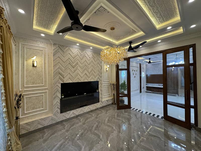 10.66 DESIGNER HOUSE FOR SALE IN GULBAHAR BLOCK SECTOR C BAHRIA TOWN LAHORE 6