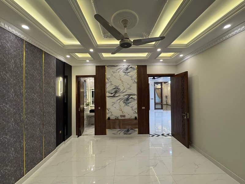 10.66 DESIGNER HOUSE FOR SALE IN GULBAHAR BLOCK SECTOR C BAHRIA TOWN LAHORE 12