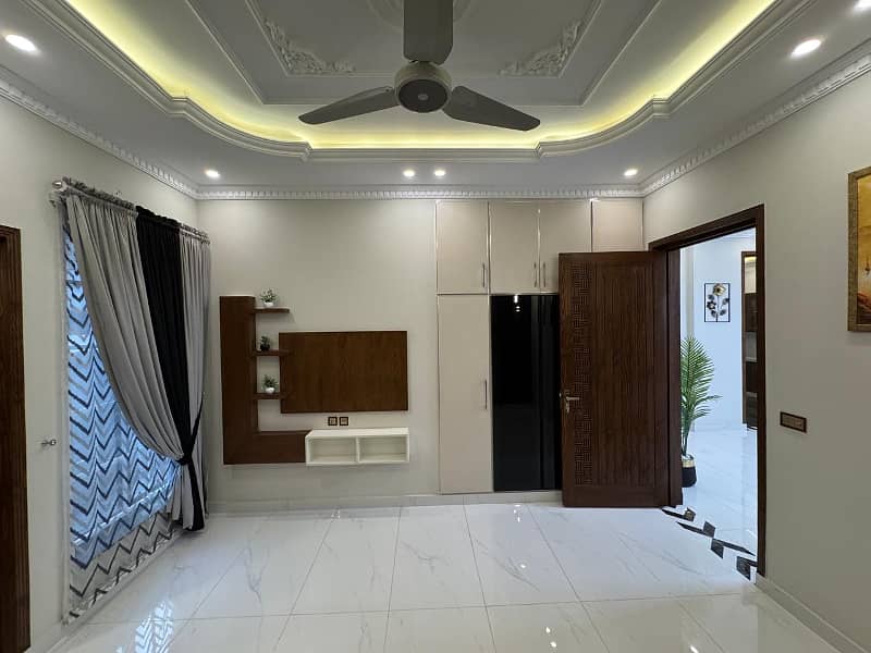 10.66 DESIGNER HOUSE FOR SALE IN GULBAHAR BLOCK SECTOR C BAHRIA TOWN LAHORE 18