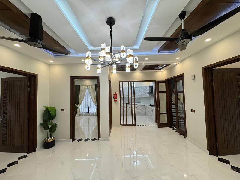 10.66 DESIGNER HOUSE FOR SALE IN GULBAHAR BLOCK SECTOR C BAHRIA TOWN LAHORE 35