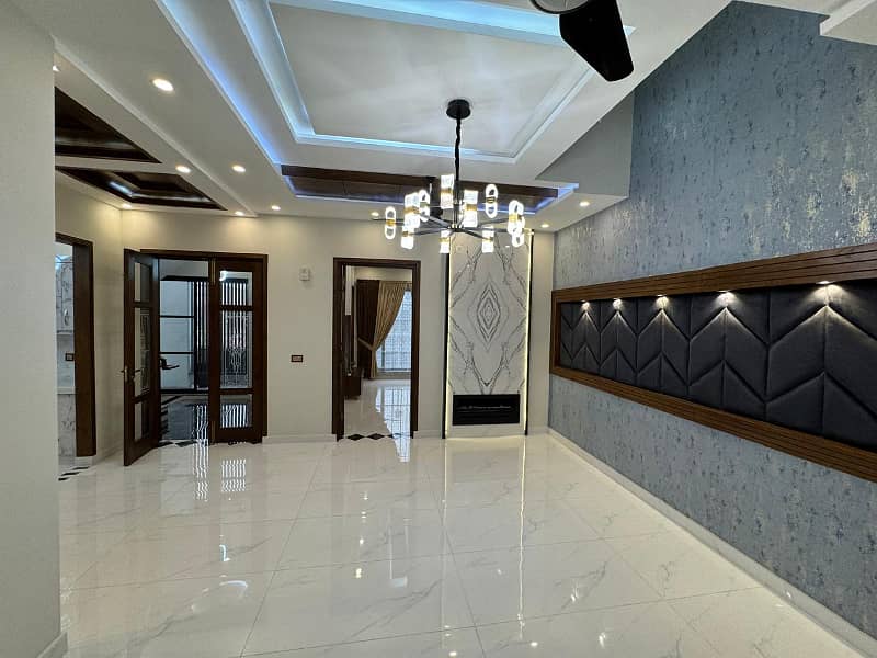 10.66 DESIGNER HOUSE FOR SALE IN GULBAHAR BLOCK SECTOR C BAHRIA TOWN LAHORE 42