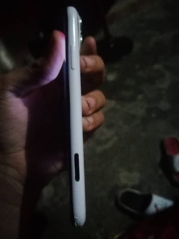 iPhone xr non pta sim working he 128gp he ok 1