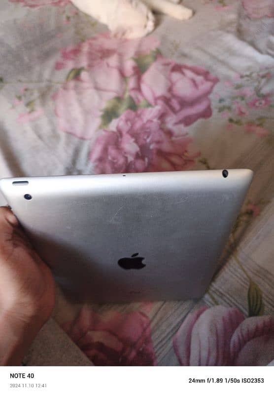 ipad 4th gen 9/10 condition USA model 0/3/2/0/9/2/2/8/9/1/7 3