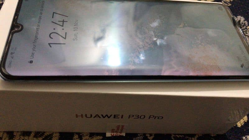 Huawei p30 pro 8gb Ram ,256gb storage 9