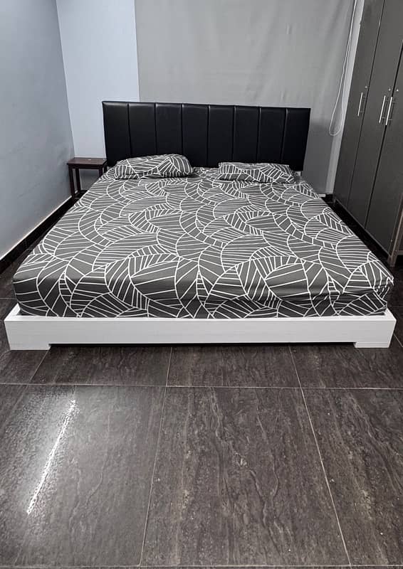 Hight Quality Bed Without Side Tables 0