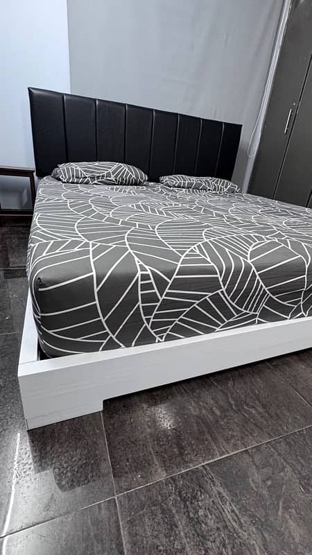 Hight Quality Bed Without Side Tables 2