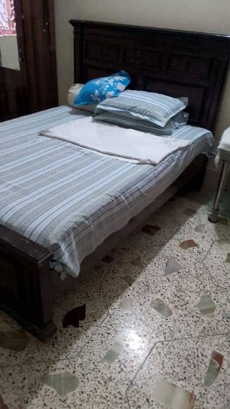 Elegant bed with mattress 0