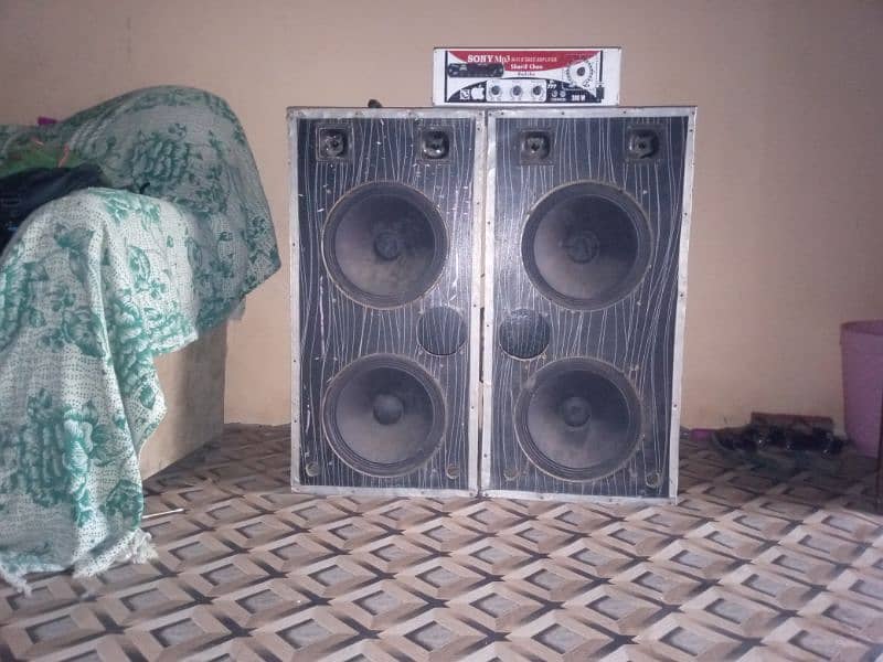 10 inch 4 speaker with big box with amplifier 0