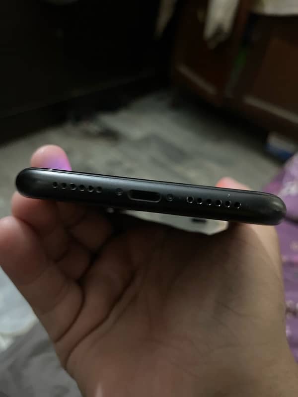 iphone XR 64  black 4