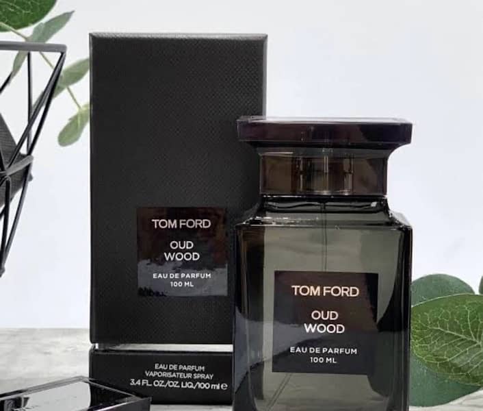 Tom ford Oud wood 100 ml brand new If you want any other perfume. msg 1